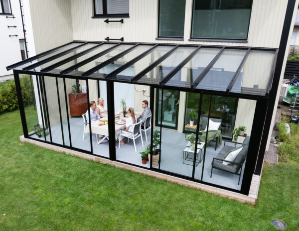 Terassilaseilla saat lisää tilaa elämäsi tärkeimmille asioille.