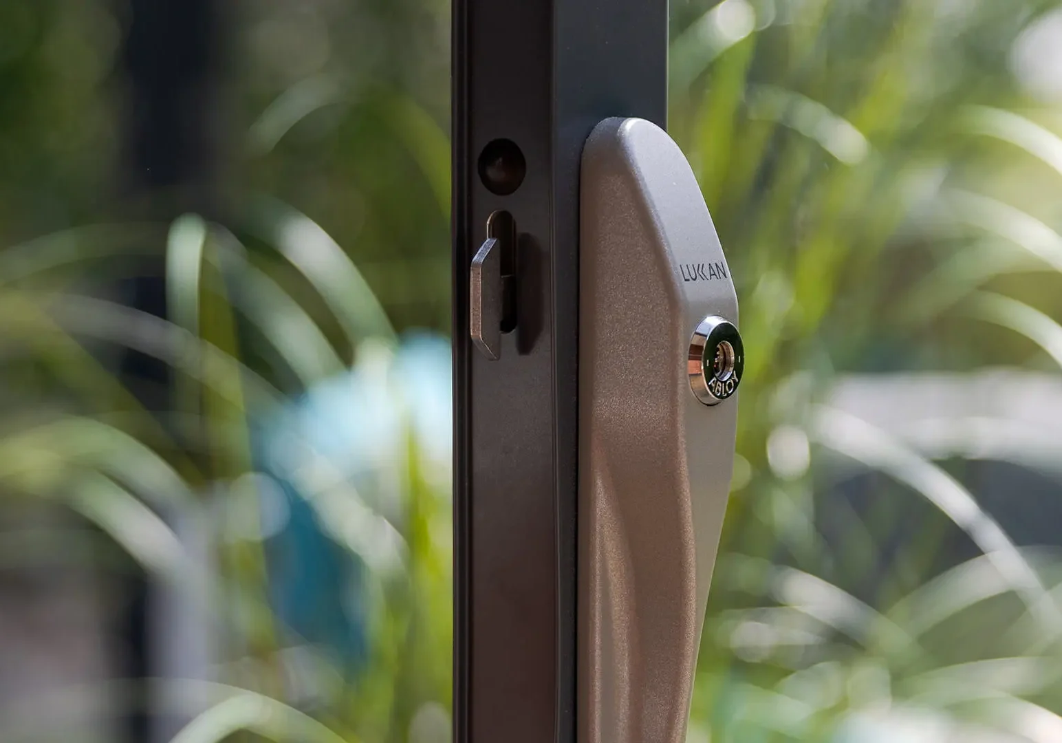 Lukkan lasitusten lukitusjärjestelmät